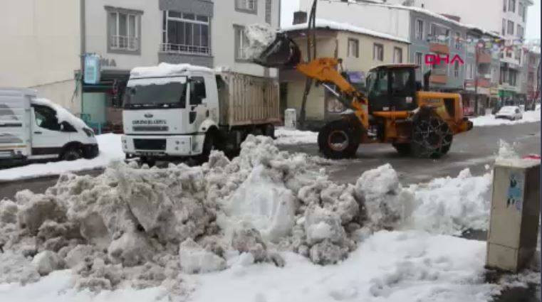 Karlıova’da 25 köy yolu kapandı. Tek katlı evler kara gömüldü - Resim: 15